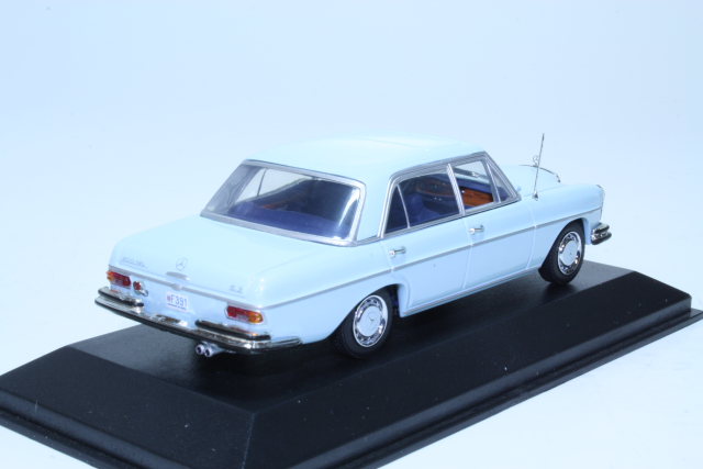 Mercedes 300SEL 6.3 1968, vaaleansininen