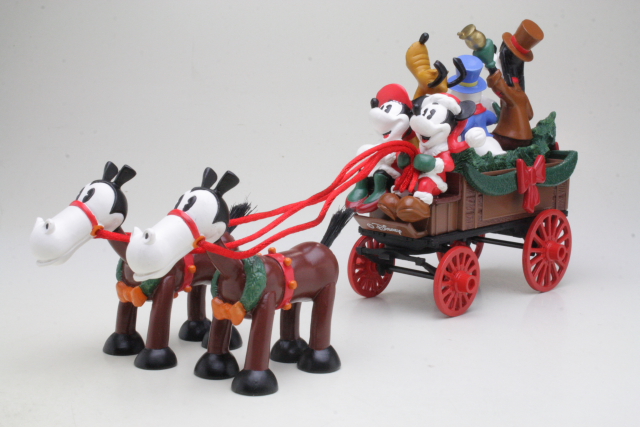 Christmas Carolers (Mickey, Minnie, Goofy, Donald and Pluto)