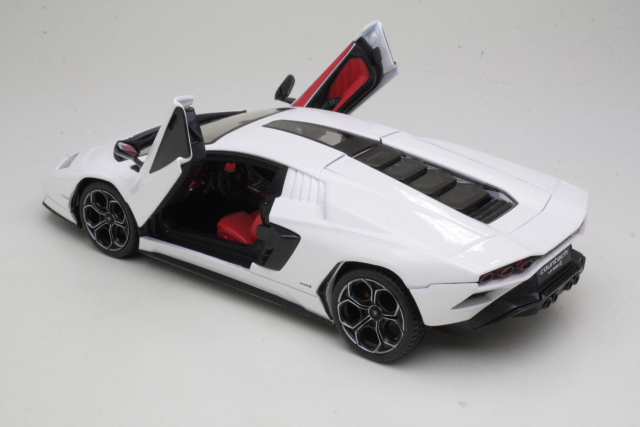 Lamborghini Countach LP800-4 2021, white