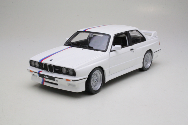 BMW M3 (e30) 1988, white