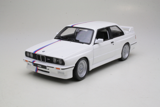 BMW M3 (e30) 1988, valkoinen - Sulje napsauttamalla kuva