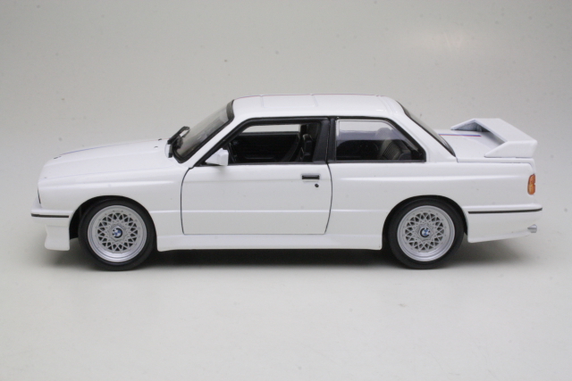 BMW M3 (e30) 1988, valkoinen