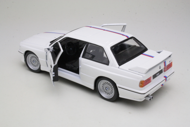 BMW M3 (e30) 1988, valkoinen - Sulje napsauttamalla kuva