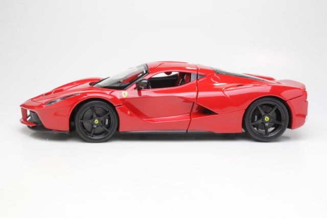 Ferrari LaFerrari 2013, punainen/mustat vanteet - Sulje napsauttamalla kuva