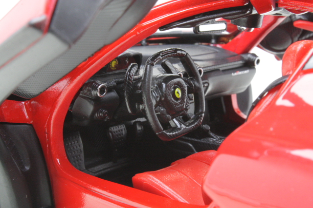 Ferrari LaFerrari 2013, punainen/mustat vanteet - Sulje napsauttamalla kuva