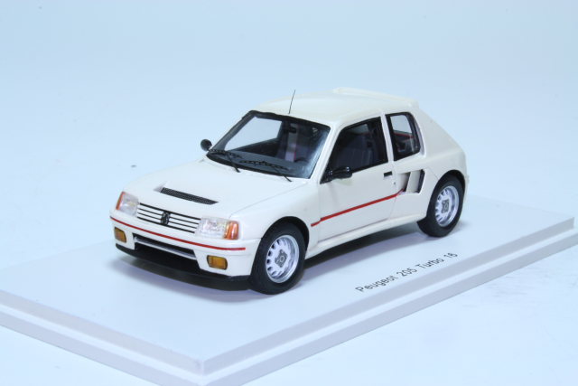 Peugeot 205 T16 "Road Version" 1984, valkoinen - Sulje napsauttamalla kuva