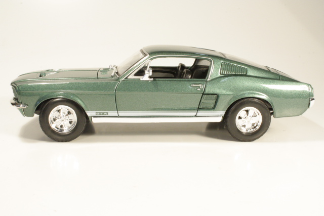 Ford Mustang Fastback 1967, vihreä