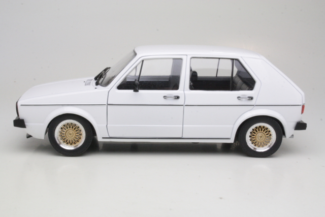 VW Golf 1 L 1983 "Custom", valkoinen