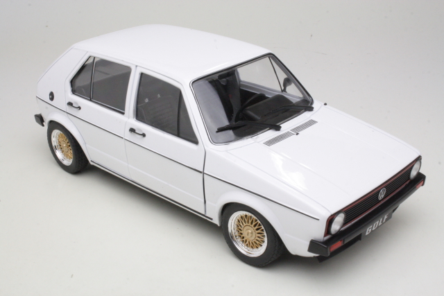 VW Golf 1 L 1983 "Custom", valkoinen