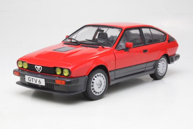 Alfa Romeo GTV6 1984, punainen - Sulje napsauttamalla kuva