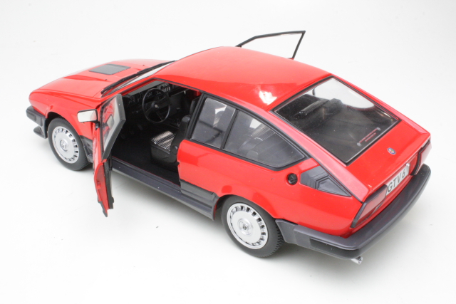 Alfa Romeo GTV6 1984, red