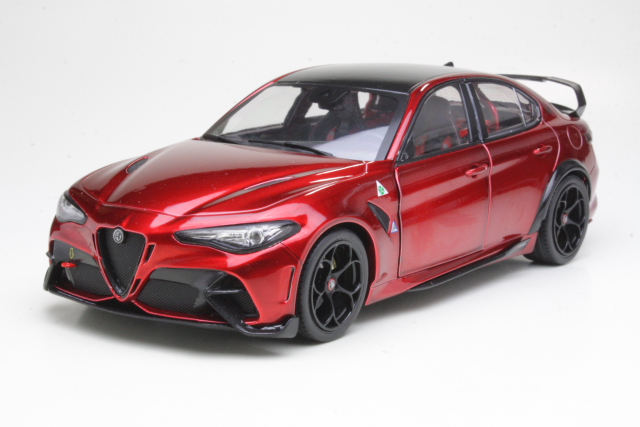 Alfa Romeo Giulia GTAm 2021, punainen - Sulje napsauttamalla kuva