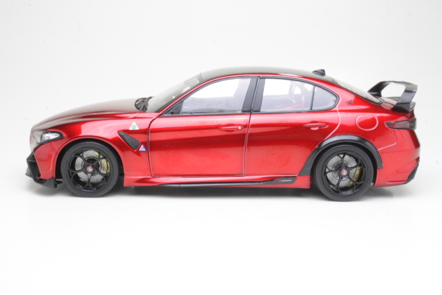 Alfa Romeo Giulia GTAm 2021, red