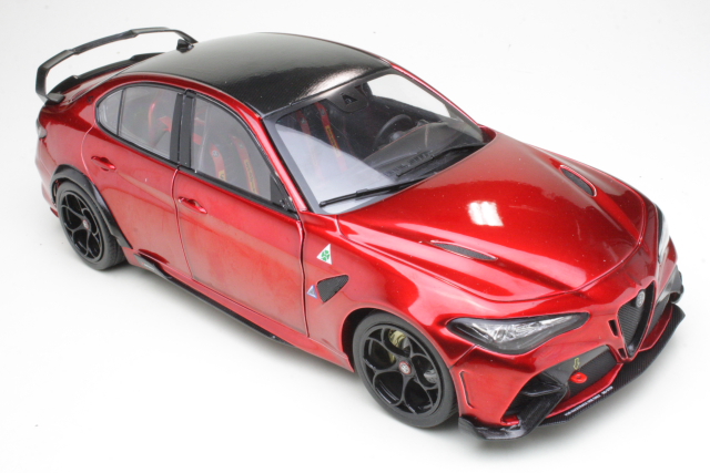 Alfa Romeo Giulia GTAm 2021, punainen - Sulje napsauttamalla kuva