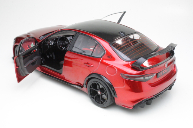 Alfa Romeo Giulia GTAm 2021, red