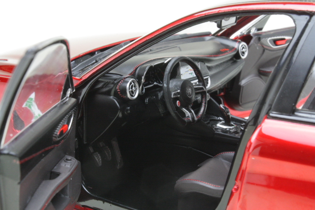 Alfa Romeo Giulia GTAm 2021, punainen - Sulje napsauttamalla kuva