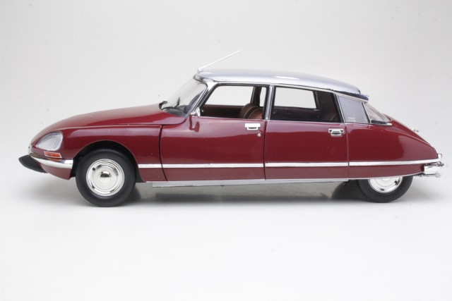 Citroen DS23 Pallas 1972, red/grey