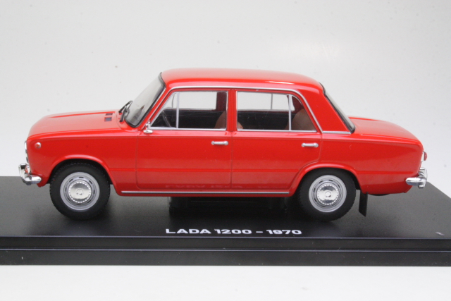 Lada 1200 1970, punainen - Sulje napsauttamalla kuva