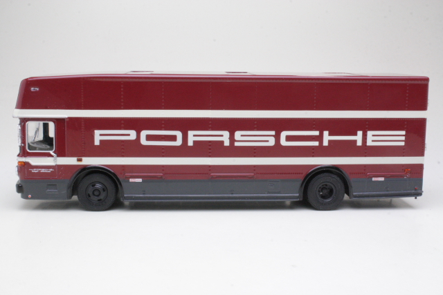 Mercedes Renntransporter "Porsche" - Click Image to Close