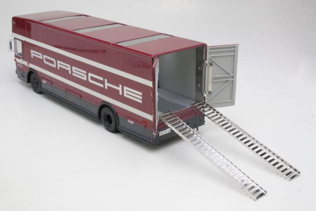 Mercedes Renntransporter "Porsche" - Click Image to Close