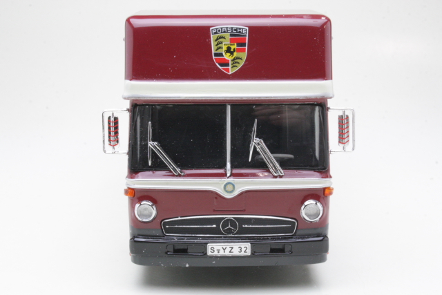 Mercedes Renntransporter "Porsche"