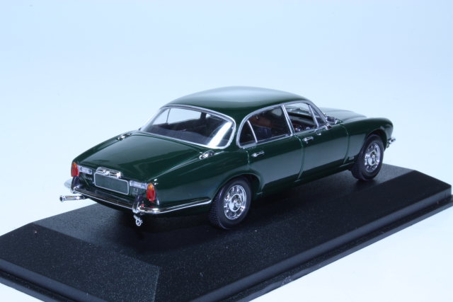 Jaguar XJ12 series II 1975, tummanvihreä