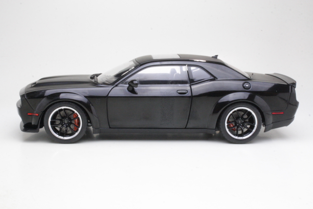 Dodge Challenger SRT Hellcat, musta