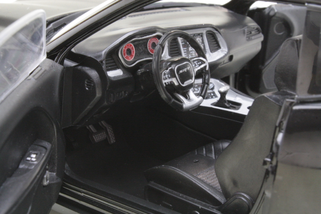 Dodge Challenger SRT Hellcat, musta
