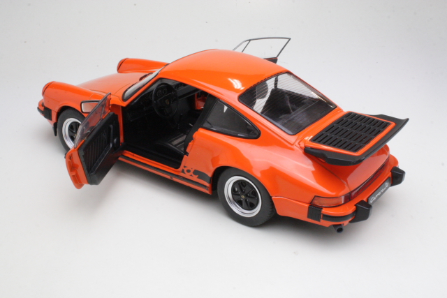 Porsche 911 Carrera 3.2, orange