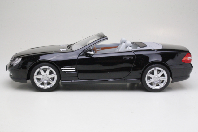 Mercedes SL500 (R230) Cabriolet 2003, black