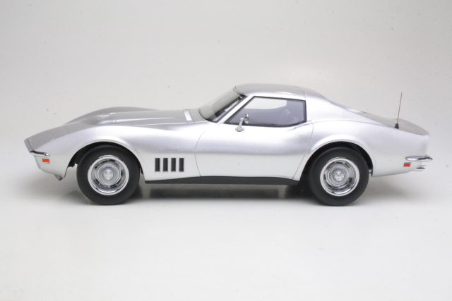 Chevrolet Corvette C3 Coupe 1969, silver