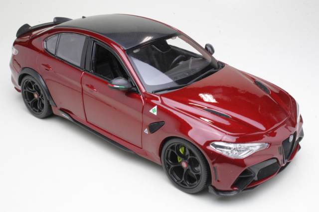 Alfa Romeo Giulia GTA 2020, tummanpunainen