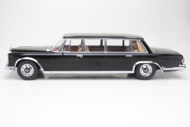 Mercedes 600 LWB (w100) Pullman 1964, musta - Sulje napsauttamalla kuva