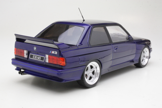 BMW M3 (e30) 1989, tummansininen