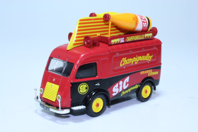 Renault 1000KG avec Bouteilles "SIC"