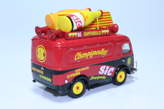 Renault 1000KG avec Bouteilles "SIC"