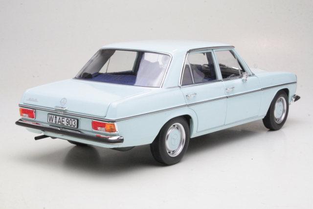 Mercedes 200 Sedan (w115) 1968, vaaleansininen