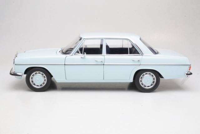 Mercedes 200 Sedan (w115) 1968, vaaleansininen