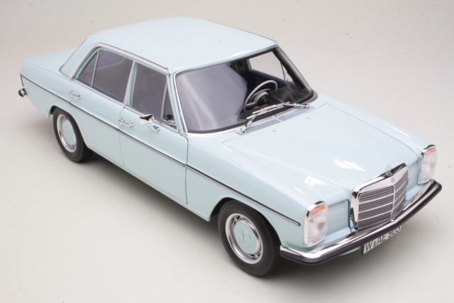 Mercedes 200 Sedan (w115) 1968, vaaleansininen