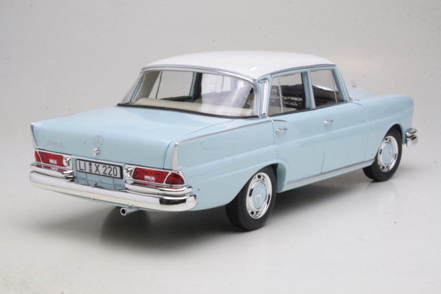 Mercedes 220 S 1965, light blue