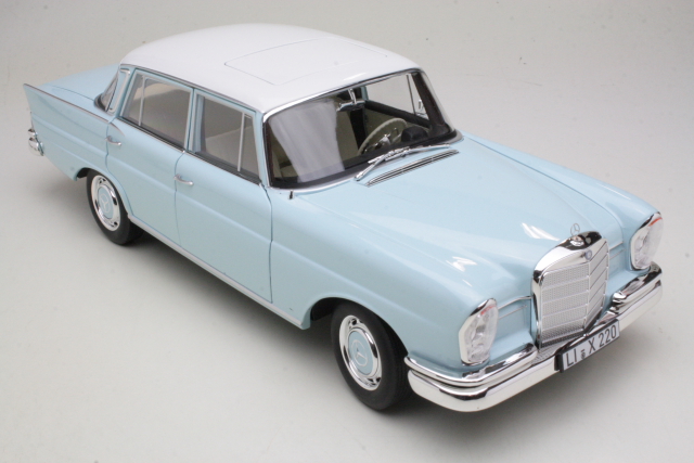 Mercedes 220 S 1965, light blue