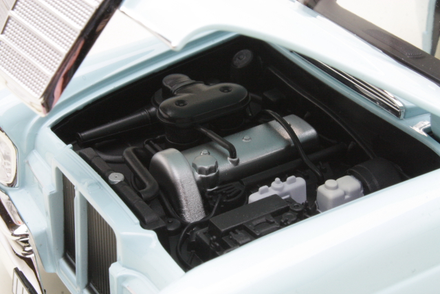 Mercedes 220 S 1965, light blue