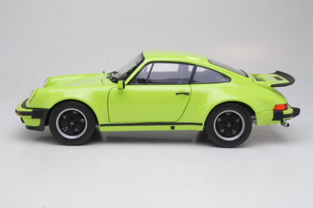 Porsche 911 Turbo 3,0 1976, light green