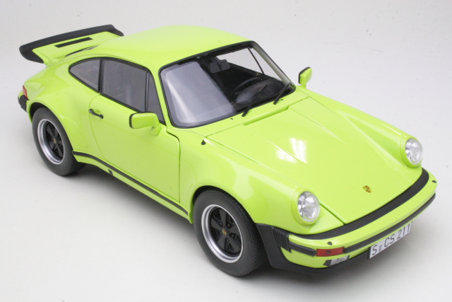 Porsche 911 Turbo 3,0 1976, light green