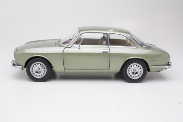 Alfa Romeo GTV 2000 1973, vihreä