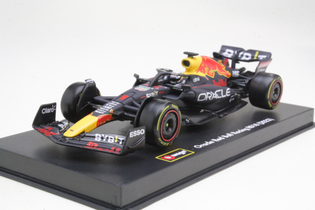 Red Bull RB18, F1 2022, M.Verstappen, no.1 "Signature"