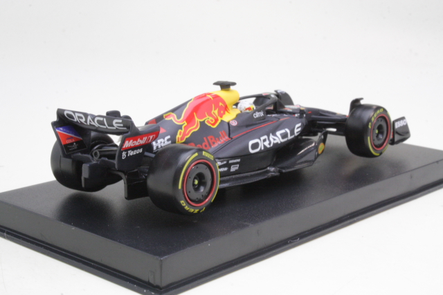 Red Bull RB18, F1 2022, M.Verstappen, no.1 "Signature"