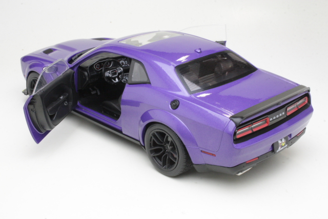 Dodge Challenger R/T Scat Pack Widebody 2020, violetti - Sulje napsauttamalla kuva