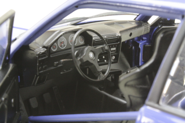 BMW M3 (e30) 1990 "Streetfighter", sininen