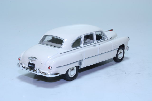 GAZ 12 ZIM 1951, valkoinen